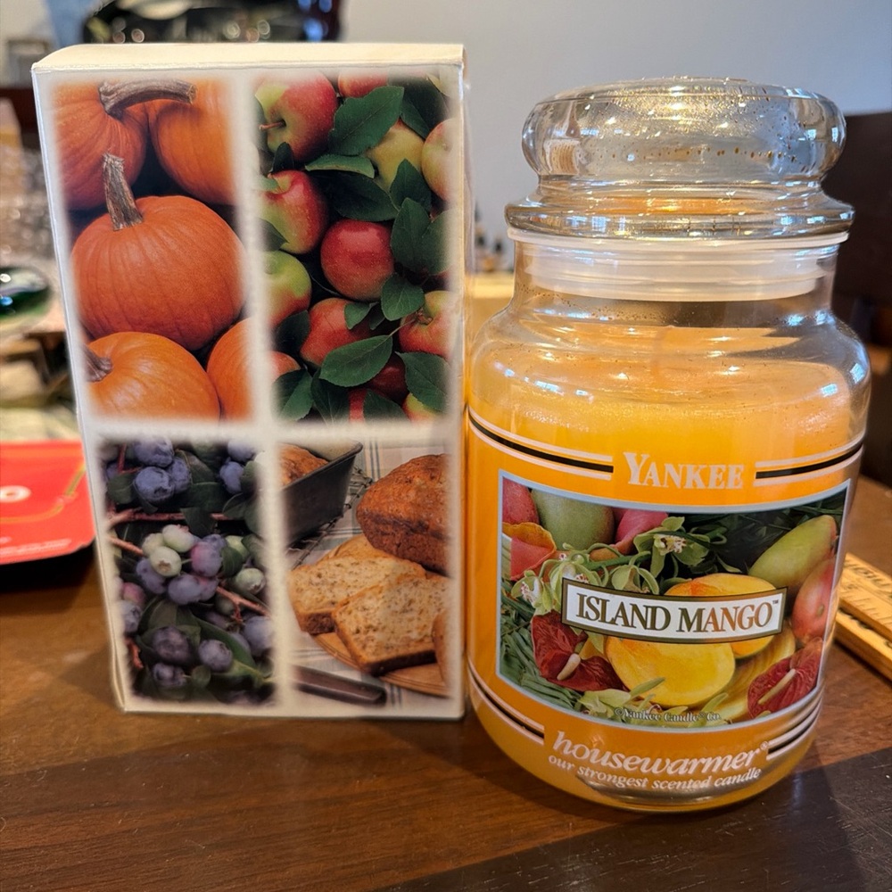 YANKEE CANDLE Large 22 oz Jar in ISLAND MANGO Fruit with a BLACK BAND. Rare!